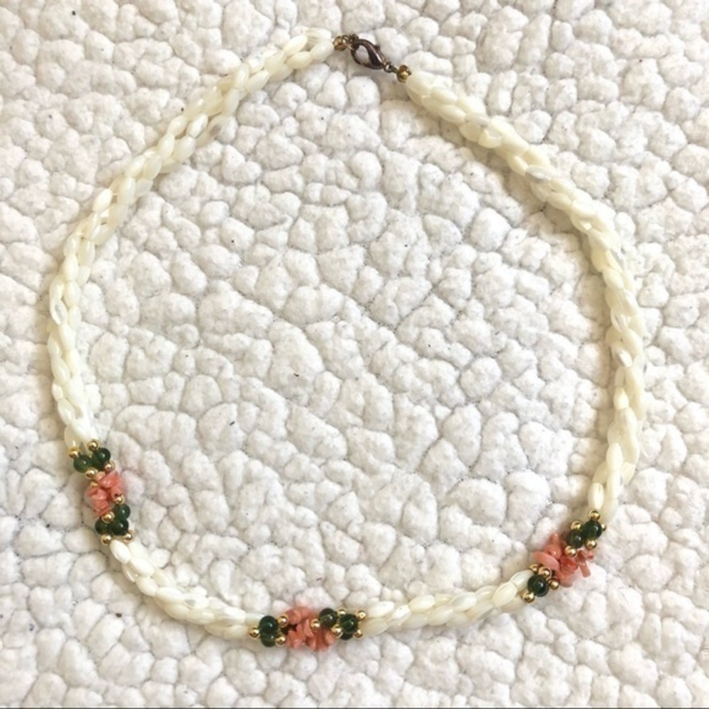 Vintage Mother of Pearl shell necklace 1980s vtg